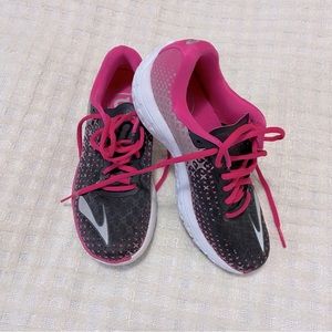Brooks women’s Pure Flow 5 running sneakers
